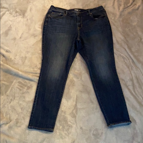 Old Navy Curvy Skinny medium wash denim jean - Picture 1 of 6